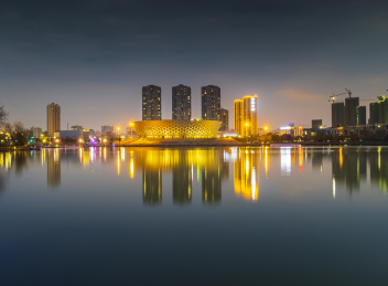 中国湖北荆门钟祥莫愁湖体育场灯光夜景