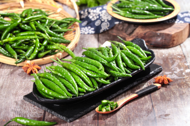 深底上的青小米辣