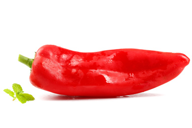 白底上的红菜椒