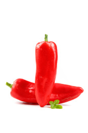 白底上的红菜椒