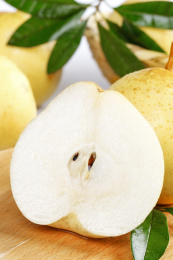 木底上放着鸭梨