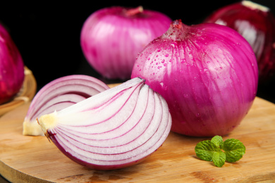 木底上的紫皮洋葱 洋葱