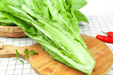 格子底上放着油麦菜