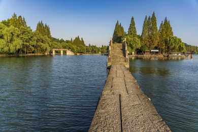 中国浙江绍兴柯岩风景区鉴湖景区古纤道