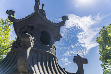 中国浙江绍兴柯岩风景区普照寺四面弥勒殿