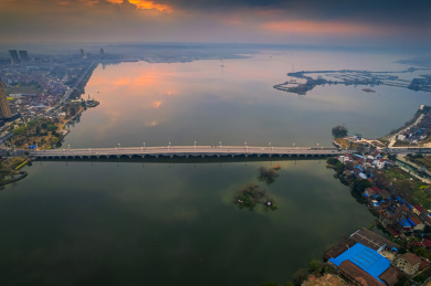 中国湖北荆门钟祥镜月湖日出航拍