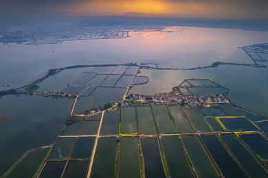 中国湖北荆门钟祥镜月湖日出航拍