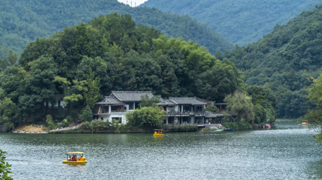 浙江杭州富春江芦茨风情小镇