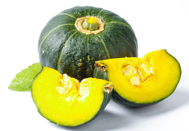 白底上放着着板栗南瓜