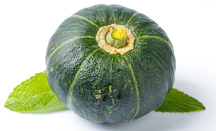 浅底上摆放着南瓜