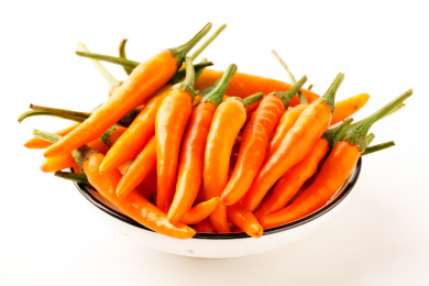 碟子里装着黄尖椒