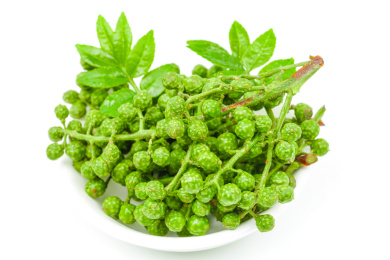 白底上的青花椒 藤椒