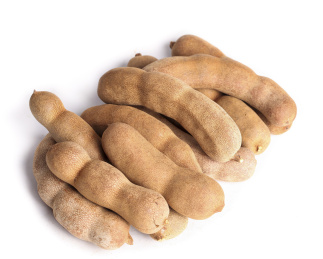 白底上摆放着一堆干酸角