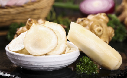 深底上的地姜片