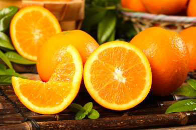 木底上摆放着伦晚橙