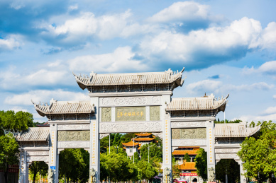 广东梅州千佛塔寺正门牌坊