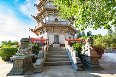 广东梅州千佛塔寺里的佛塔