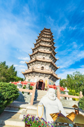 广东梅州千佛塔寺里的佛塔