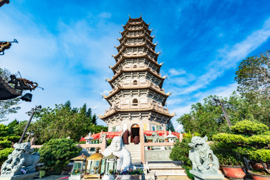 广东梅州千佛塔寺里的佛塔