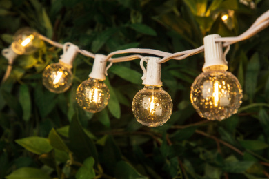 节日户外庭院暖色串灯