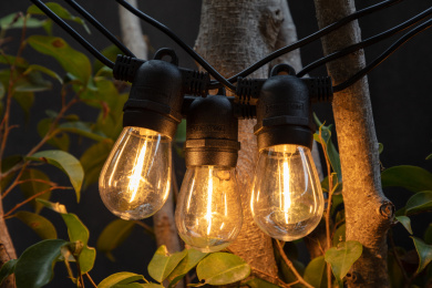 节日户外庭院暖色串灯