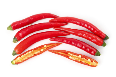 白底上摆放着小米椒