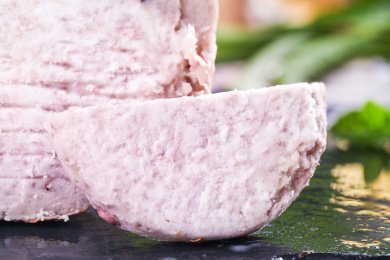 深底上放着芋头