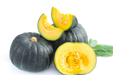 白底上摆放着贝贝瓜