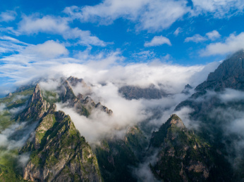 航拍中国甘肃省扎尕那山云雾