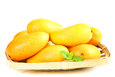 篮子里装着芒果