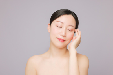 年轻美丽的亚洲女生 头疼 烦恼