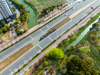 中国江苏苏州秀岸站城市风光