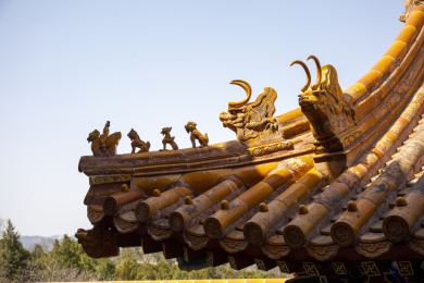 古建琉璃筑屋顶上的脊兽