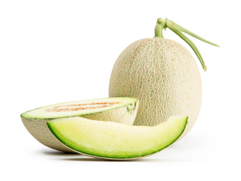 新鲜的网纹蜜瓜在白色背景上