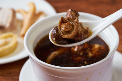 老火汤黑蒜排骨鲍鱼鸡脚汤