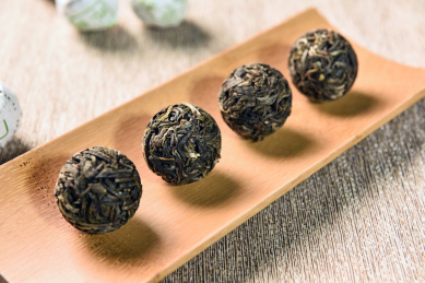 云南普洱龙珠生茶颗粒圆润饱满