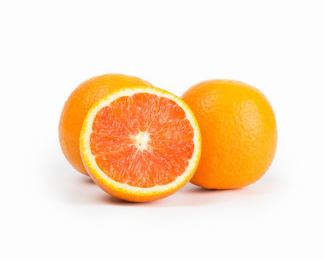 新鲜的红色血橙孤立在被色背景上