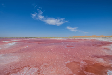 中国内蒙古阿拉善盟左旗查干呼舒红海子盐湖自然