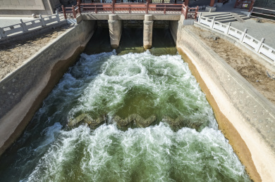 中国宁夏唐徕渠水闸春季防水