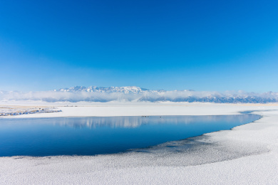 中国新疆赛里木湖雪景