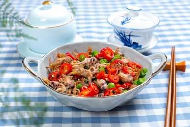 营养美味炒海鲜辣椒炒小墨鱼