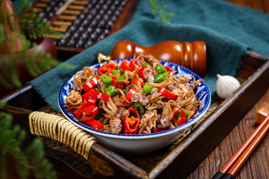 营养美味炒海鲜辣椒炒小墨鱼