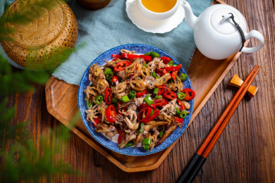 营养美味炒海鲜辣椒炒小墨鱼