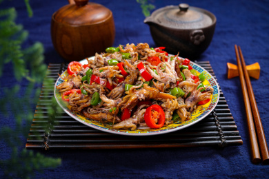 营养美味炒海鲜辣椒炒小墨鱼