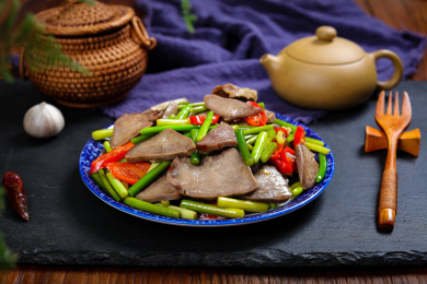 美味家常菜小炒蒜苔猪舌头