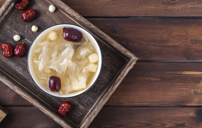 滋补红枣银耳莲子羹