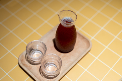 餐桌上的酸梅汁