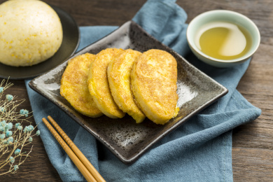 一盘油炸馒头片