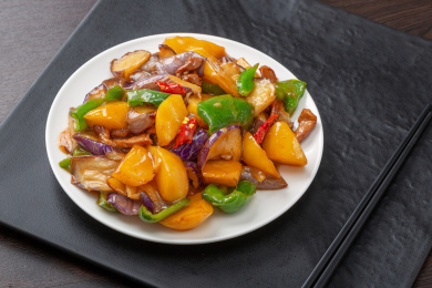 东北传统特色菜地三鲜