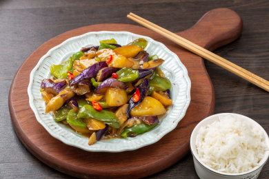东北传统特色菜地三鲜
